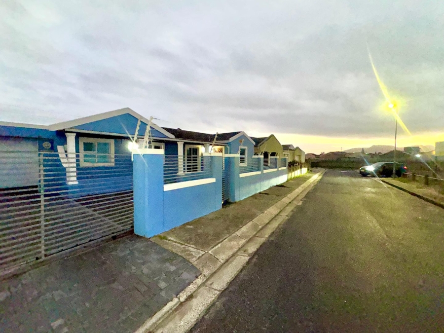 To Let 3 Bedroom Property for Rent in Wavecrest Western Cape